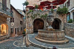 La-Place-de-la-Grande-Fontaine-Saint-Paul-de-Vence